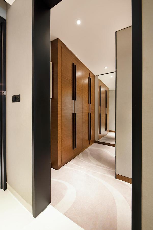 Asiana Grand Hotel دبي المظهر الخارجي الصورة A walk-in wardrobe