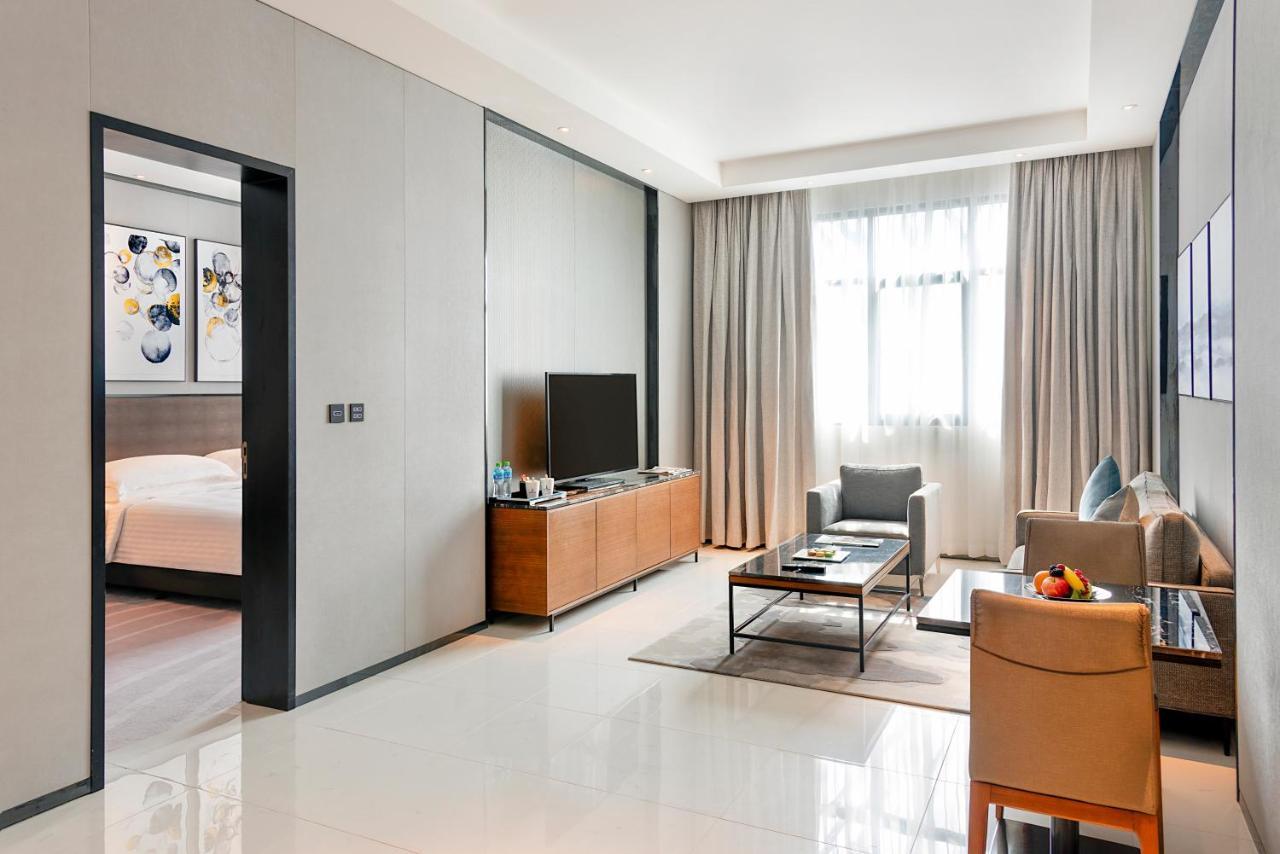 Asiana Grand Hotel دبي المظهر الخارجي الصورة A suite at the hotel