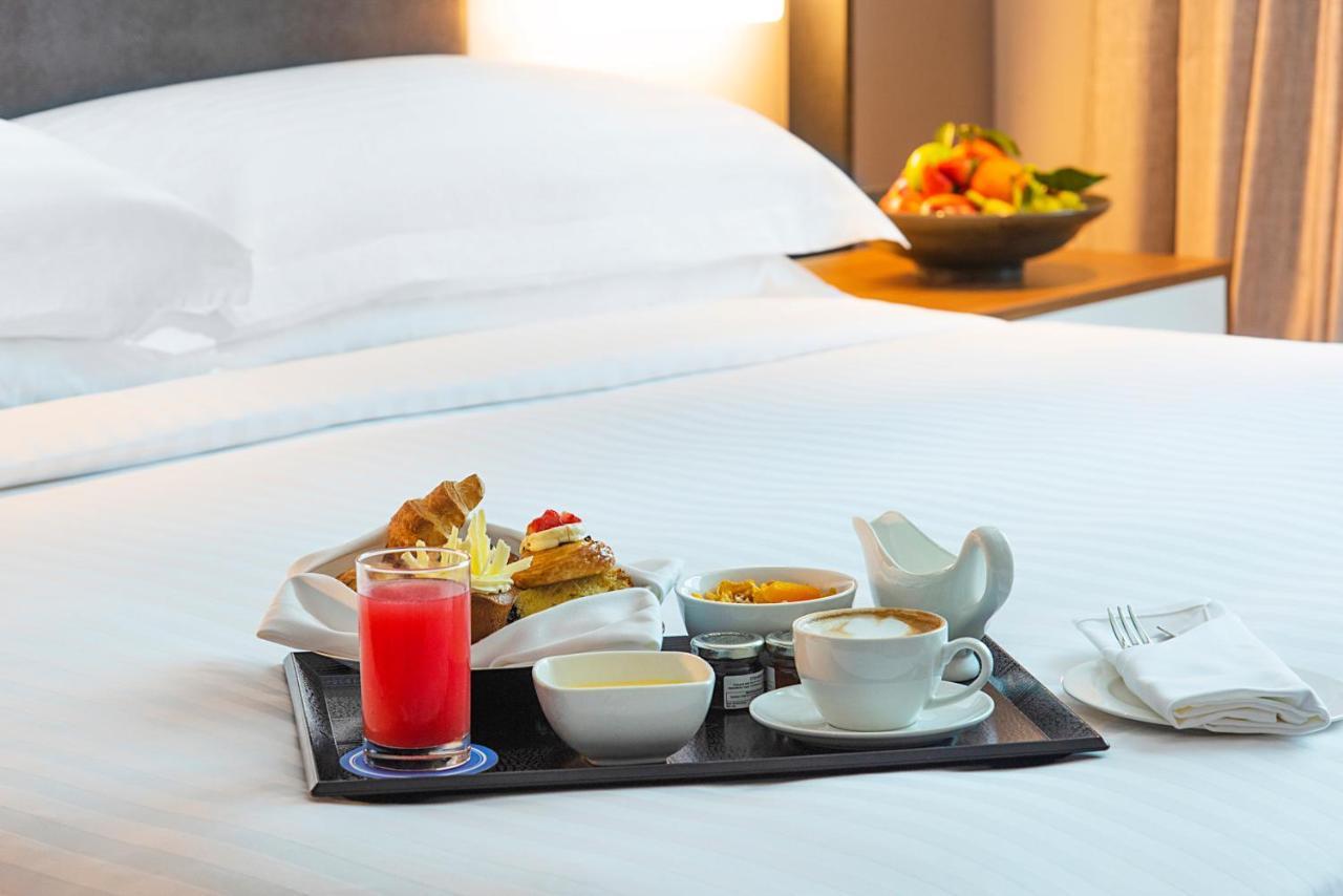 Asiana Grand Hotel دبي المظهر الخارجي الصورة Room service