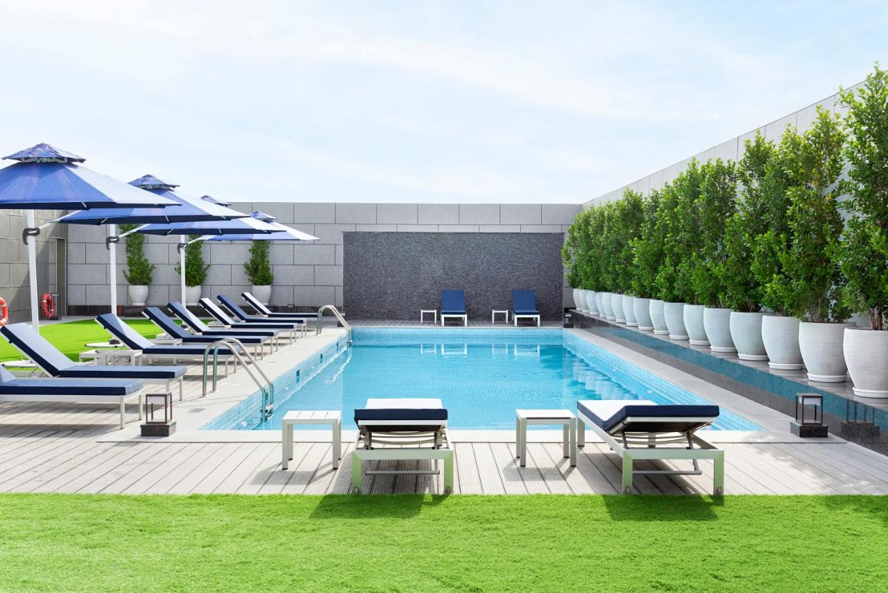 Asiana Grand Hotel دبي المظهر الخارجي الصورة The swimming pool at the hotel