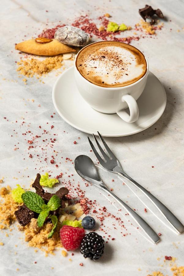 Asiana Grand Hotel دبي المظهر الخارجي الصورة A coffee cup with a saucer